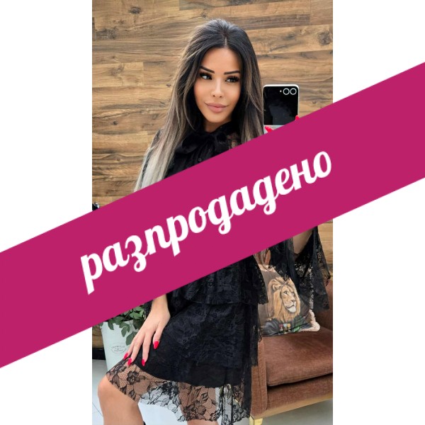 Рокля Brianna в черно